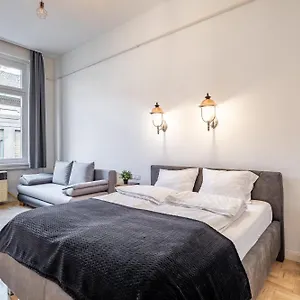  Apartment Luxurious At Center